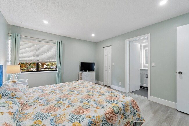 Building Photo - 1605 S US Hwy 1