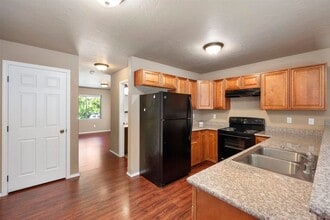 Building Photo - W Shannon Duplex