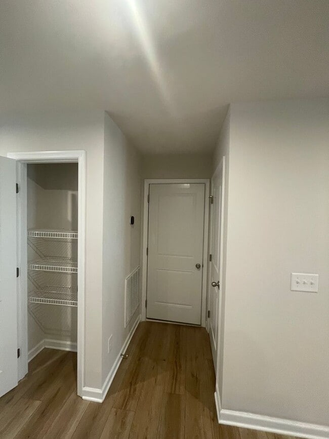 Building Photo - You’ve Got to See This Rental!