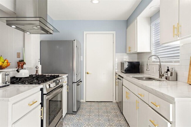 Building Photo - 2105 Columbia Cove