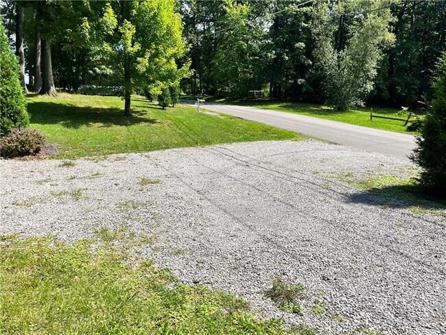 Building Photo - 329 Stoney Hollow Rd