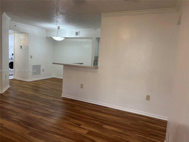 Building Photo - 2433 Centergate Dr