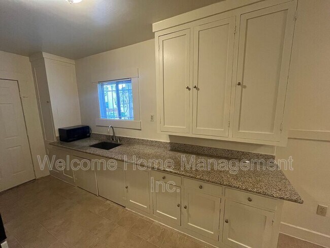 Building Photo - 1940 California St