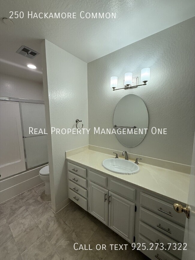 Building Photo - 250 Hackamore Common