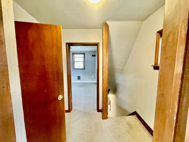 Building Photo - 2 Bed 2 Bath- Beaver Falls PA