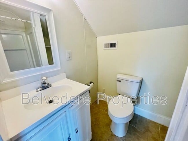 Building Photo - 810 Elwell Ave