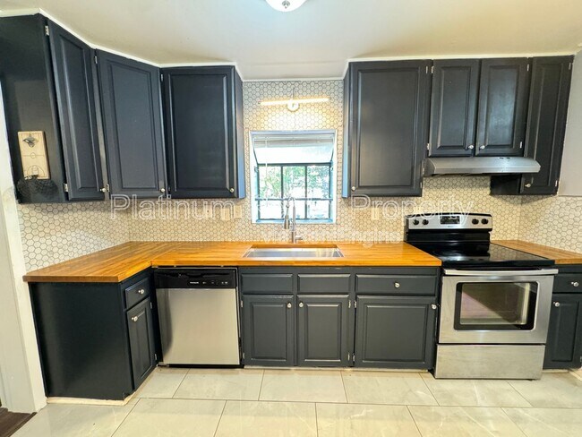 Building Photo - 3520 Canadian Way