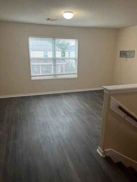 Building Photo - 3203 Apple Dale Dr