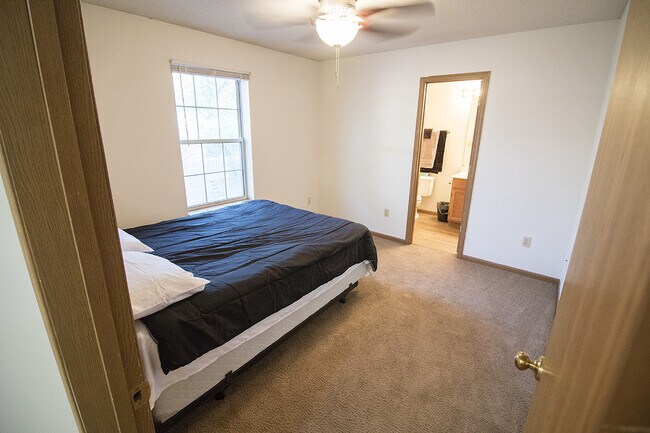 Building Photo - 3BR/2BA on EAST CAMPUS!