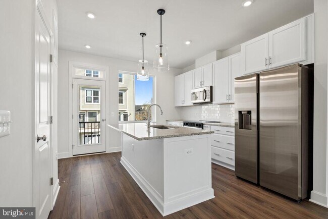 Building Photo - 596 Watermans Dr