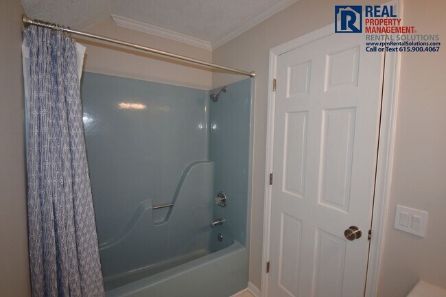 Building Photo - 2107 Londonderry Dr