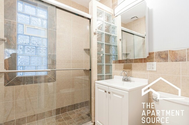 Building Photo - 2659 W Homer St