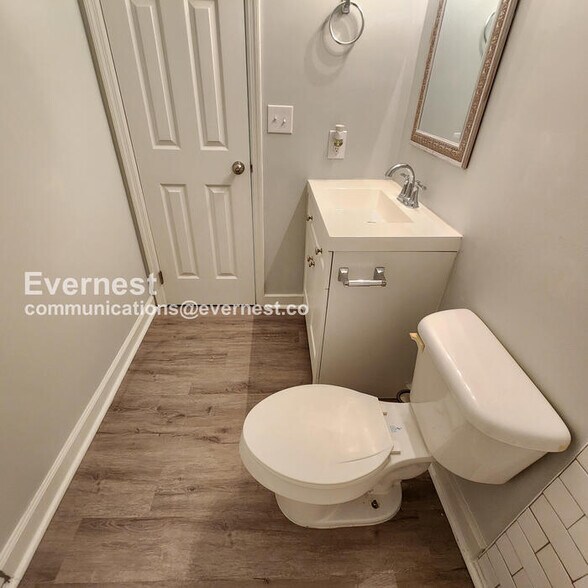 Building Photo - 680 Honey Creek Rd SE