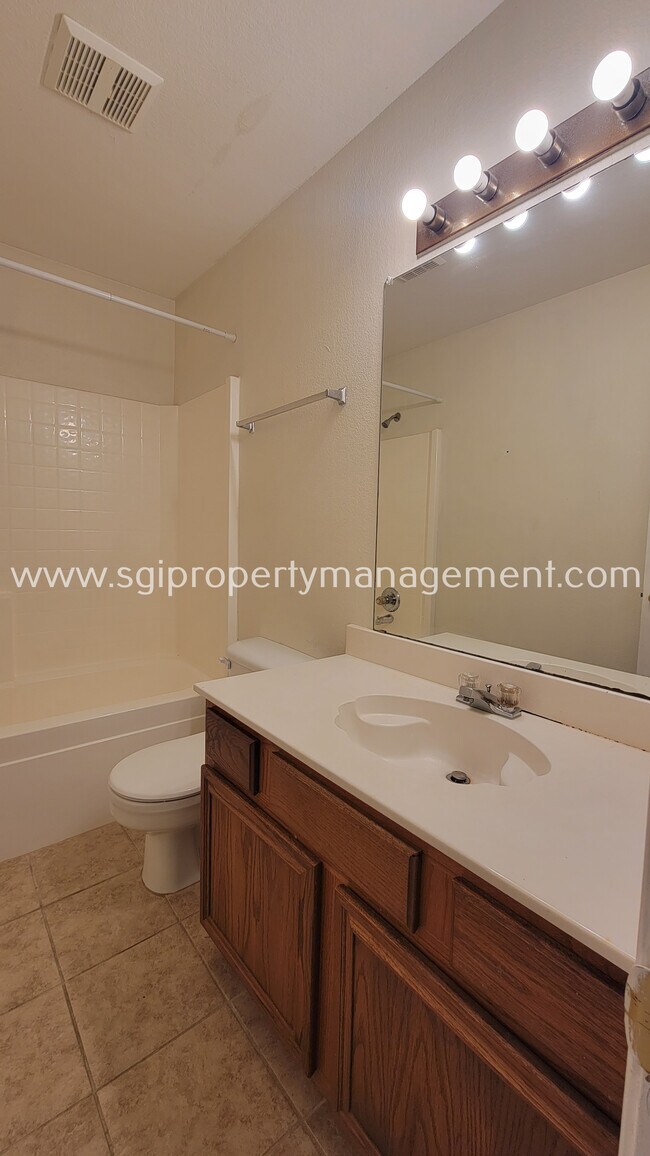 Building Photo - 3047 Bosswood Ct