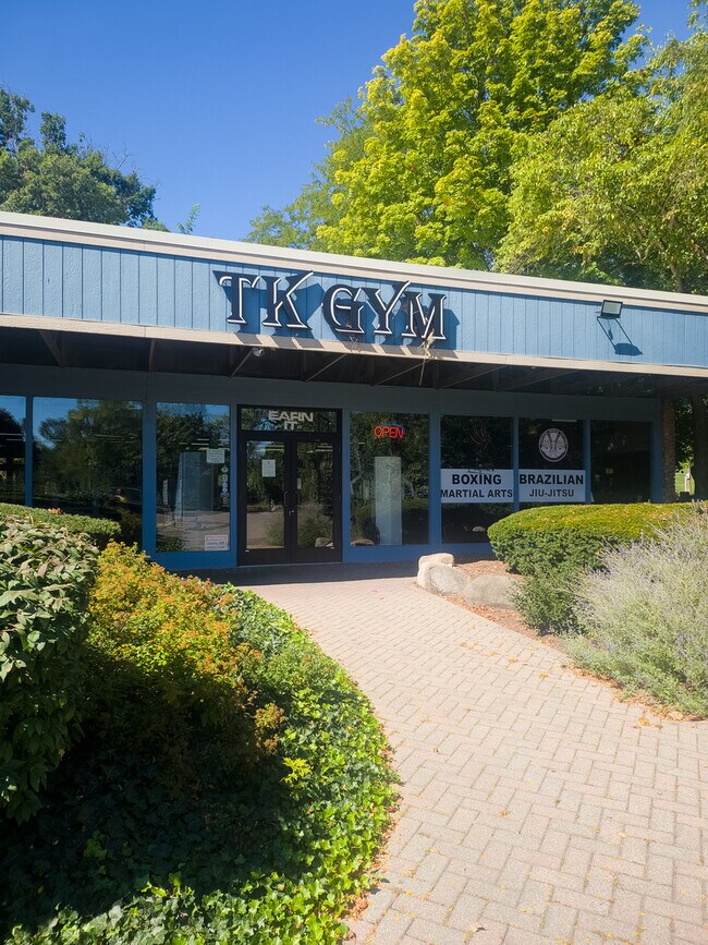 Building Photo - 5811 Oakwood Dr