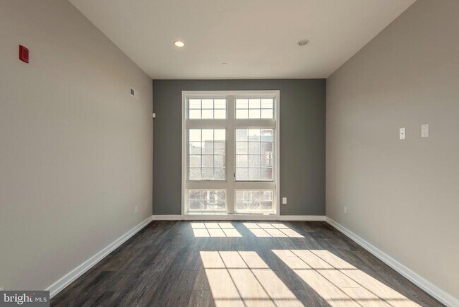 Building Photo - 1340 S 13th St
