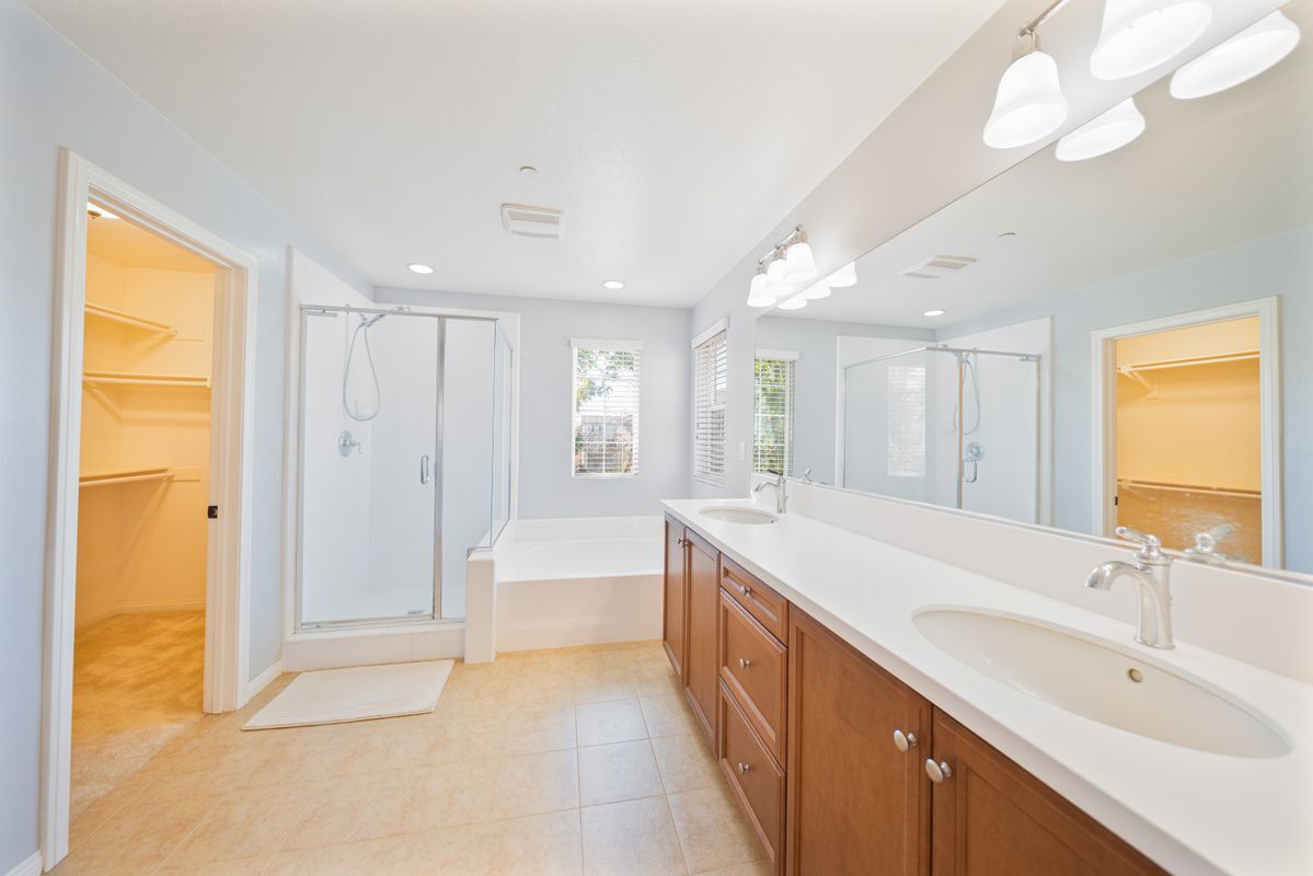 Building Photo - 372 Cardinal Ln