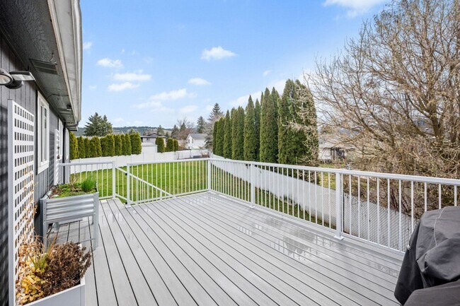 Building Photo - Gorgeous Liberty Lake 5 Bedroom Home!