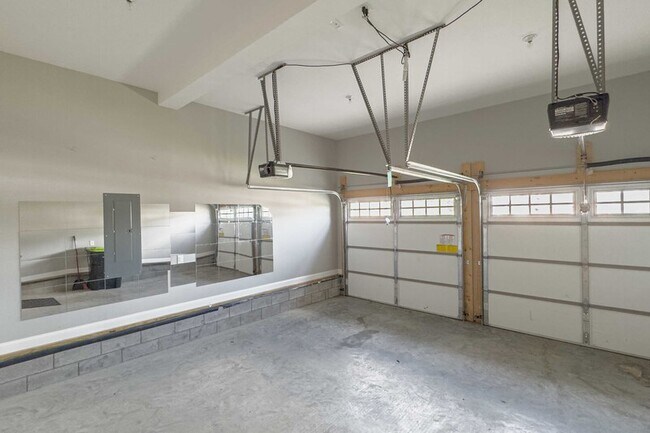 Building Photo - 3300 Twelve Oaks Blvd