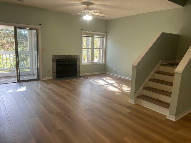 Building Photo - Charming 2BR Condo in Raleigh exelent loca...