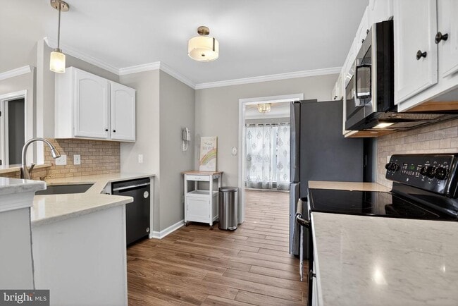 Building Photo - 10 Nelson Rd