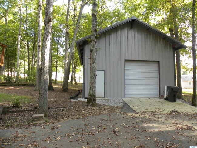 Building Photo - 3015 Old Railroad Bed Rd
