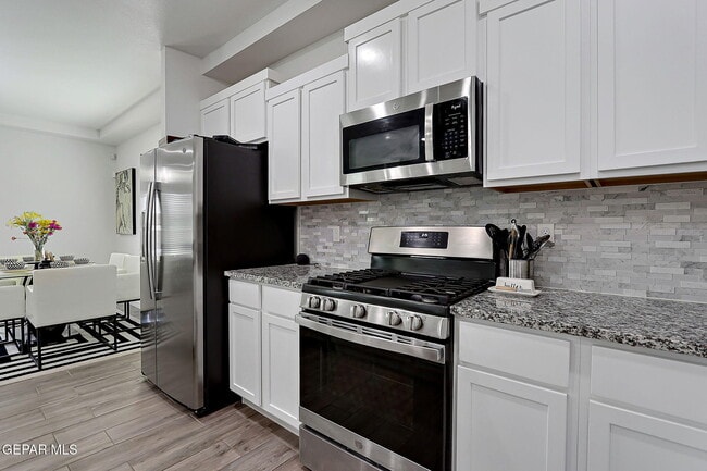 Building Photo - 12816 Linstead Ave