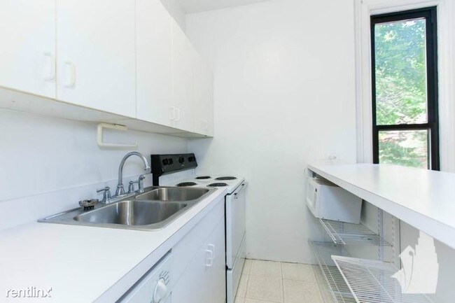 Building Photo - 451 W Belden Ave