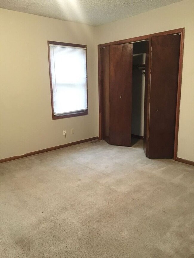 Building Photo - 3 bedroom / 1 bath house for rent - $1100-...
