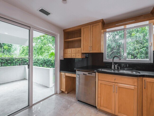 Building Photo - 4000 Alhambra Cir