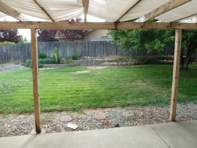 Building Photo - Spacious Home in Desirable Quail Ridge Neighborhood