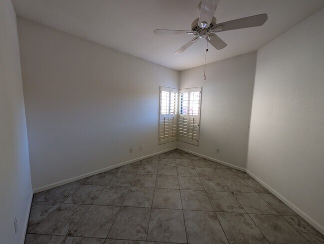 Building Photo - Pointe Tapatio 3br with garage