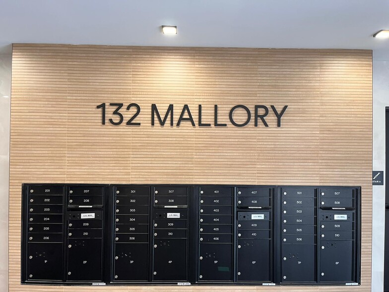 Building Photo - 130 Mallory Ave