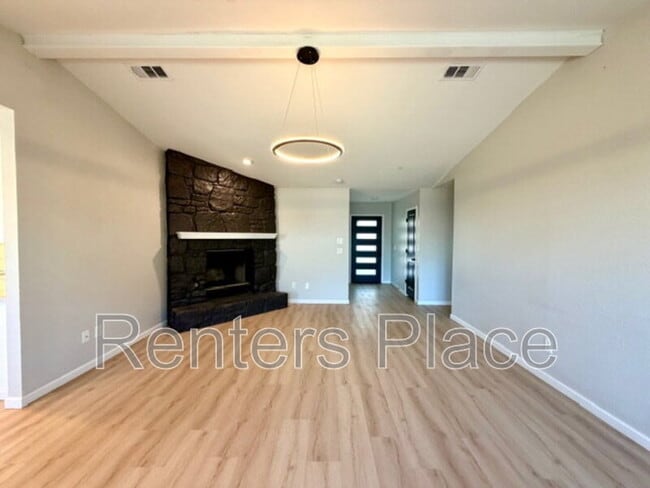 Building Photo - 1804 S Gardenia Ave