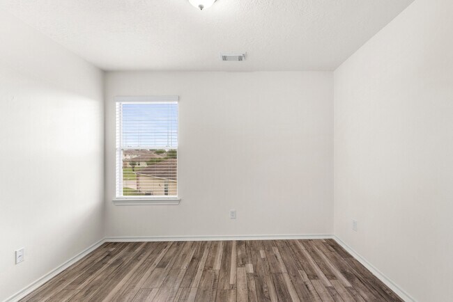 Building Photo - 8710 Thistlemoor Ln