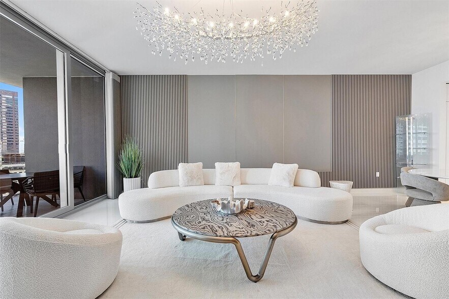 Building Photo - 300 Biscayne Boulevard Way