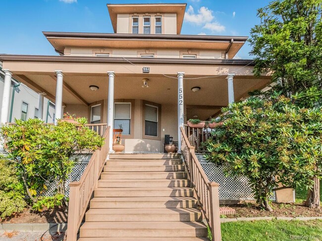 Building Photo - 552 N Broadway