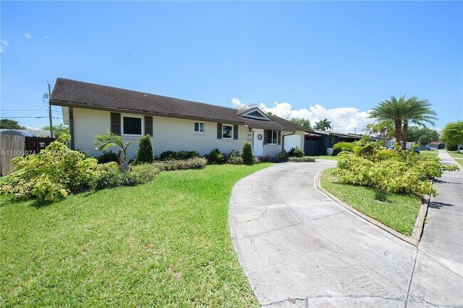 Building Photo - 670 NW 16th St