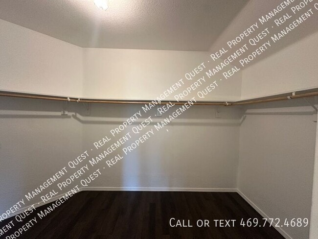 Building Photo - 2816 Blue Heron Dr