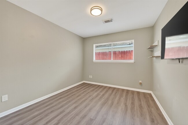 Building Photo - 12211 Chimney Rock Rd