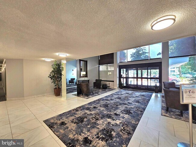 Building Photo - 2059 Huntington Ave