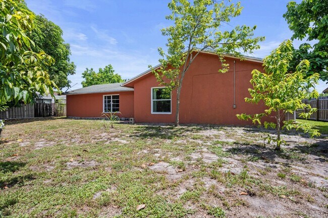 Primary Photo - 4928 Marbella Rd N