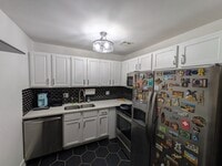 Building Photo - Newly Renovated 1-Bedroom Condo in the Hea...