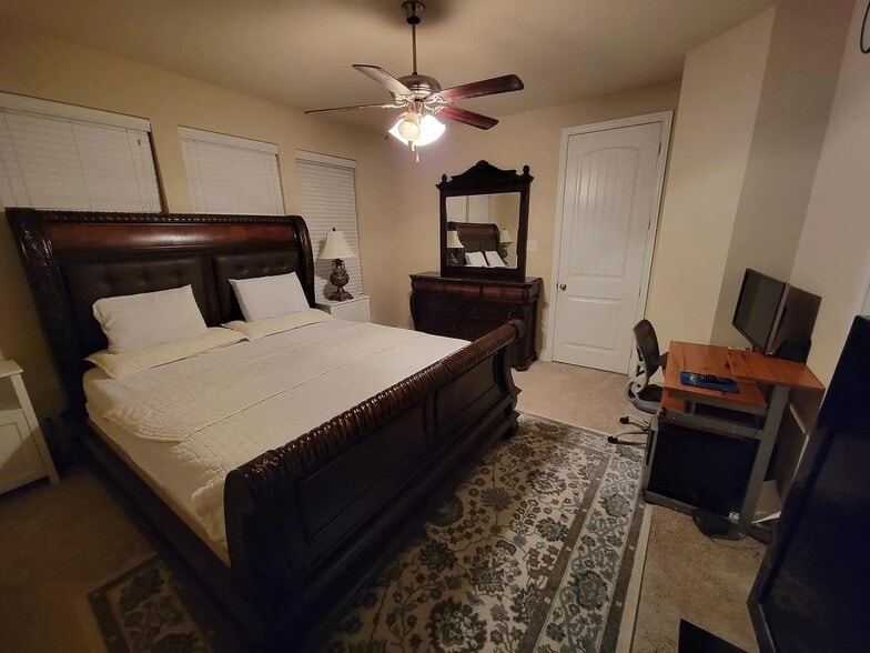 Building Photo - 1011 Nail Ln