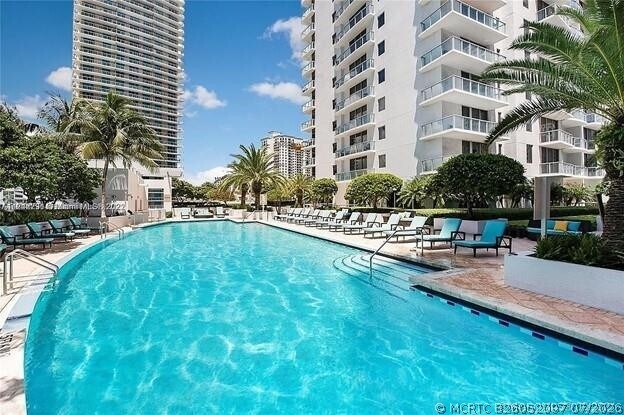 Building Photo - 1060 Brickell Ave