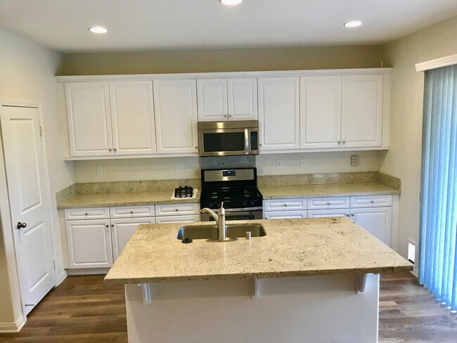 Building Photo - MUST SEE!!! Newer Home 4 bedroom 2 Bath Sp...