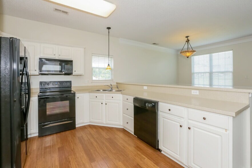 Building Photo - 11925 Misty Pine Ct