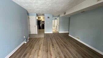 Building Photo - 100 Cass Ave