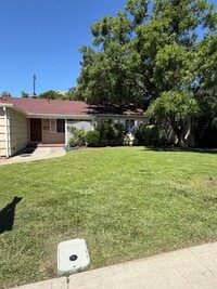 Building Photo - 3 Bedroom 2 Bath Available September 1st 2026