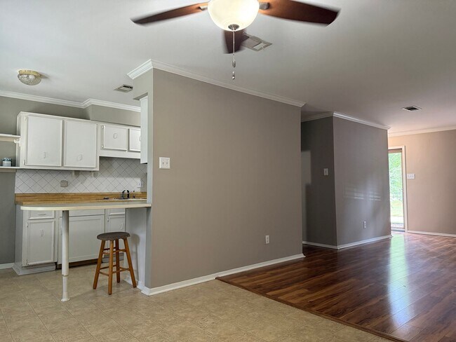 Building Photo - 3 Creekridge Cir